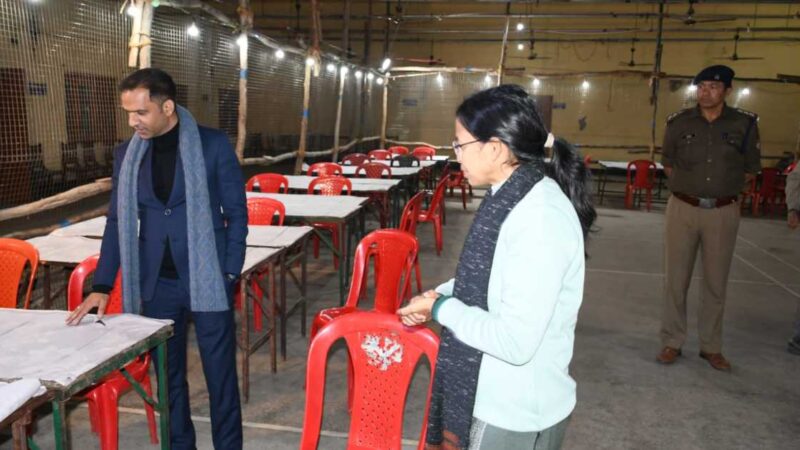 डीएम आशीष भटगांई ने बीडी पांडे डिग्री कालेज में स्ट्रांग रूम का निरीक्षण कर व्यवस्थाओं का जायजा लिया…
