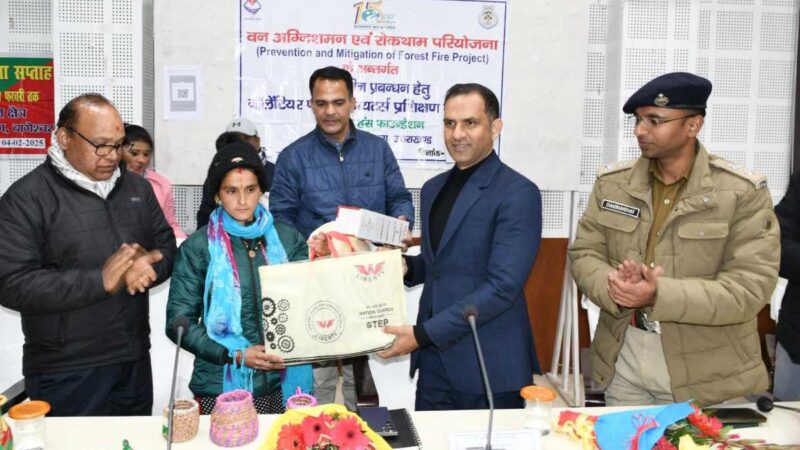 वालियंटर फायर फाइटर्स को एक दिवसीय प्रशिक्षण दिया गया…