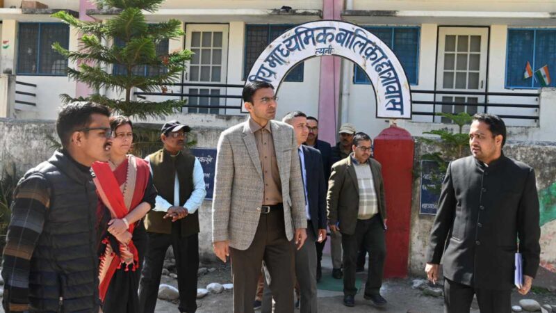 सीएम के सकंल्प, शिक्षा एवं स्वास्थ्य सेवाओं को सुगम बनाने में जुटे डीएम…