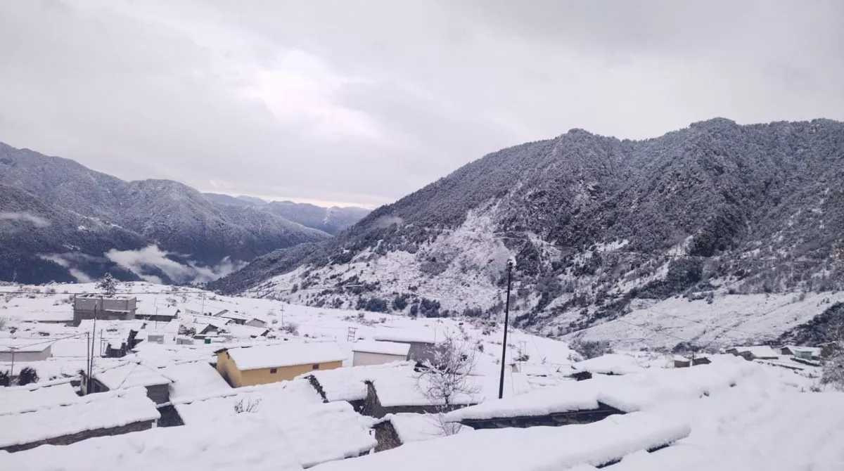 मौसम अपडेट: यहां आज फिर होगी बर्फ़बारी, टूरिस्ट इलाकों में मौसम सुहावना