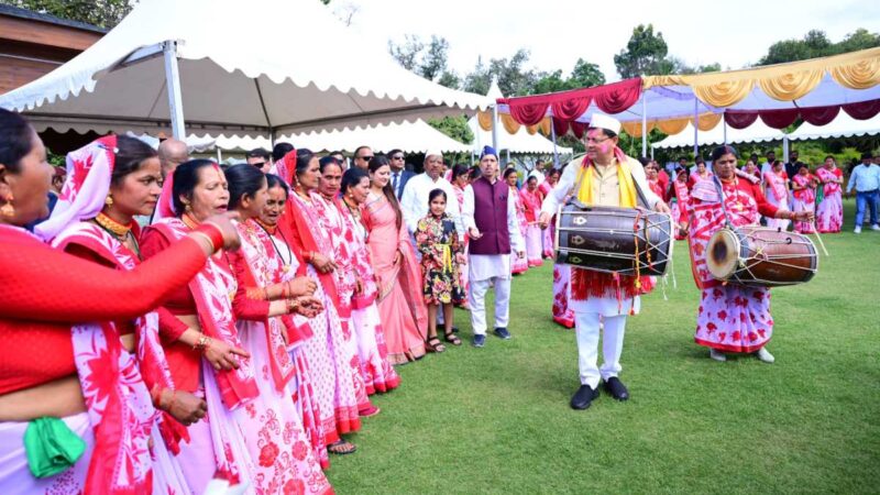 सीएम आवास में दिखे उत्तराखंड की समृद्ध संस्कृति के विविध रंग…