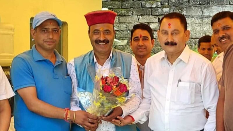 भाजपा जिलाध्यक्ष नियुक्त होने पर नागेंद्र चौहान को पूर्व विधायक विजयपाल सजवाण ने दी शुभकामनाएं