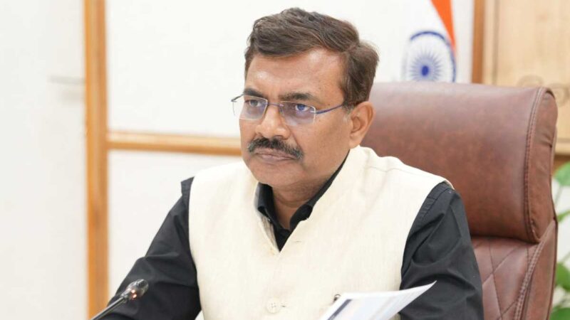 अपर मुख्य सचिव आनन्द बर्द्धन ने सचिवालय में नाबार्ड की समीक्षा बैठक ली