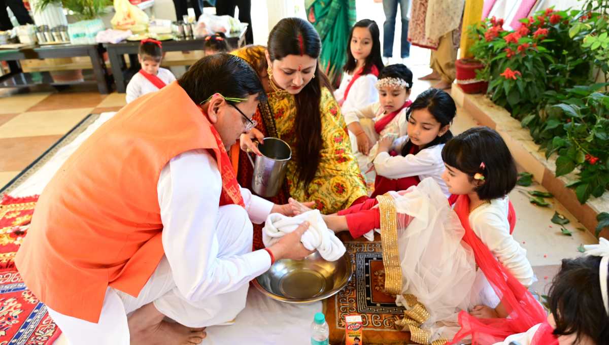 मुख्यमंत्री धामी ने रामनवमी और दुर्गा नवमी के अवसर पर सपरिवार पूजा – अर्चना की