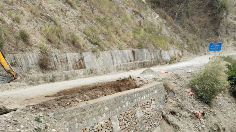 15 मई तक हरहाल में पूर्ण हो मसूरी-किमाड़ी मोटर मार्ग कार्यः डीएम
