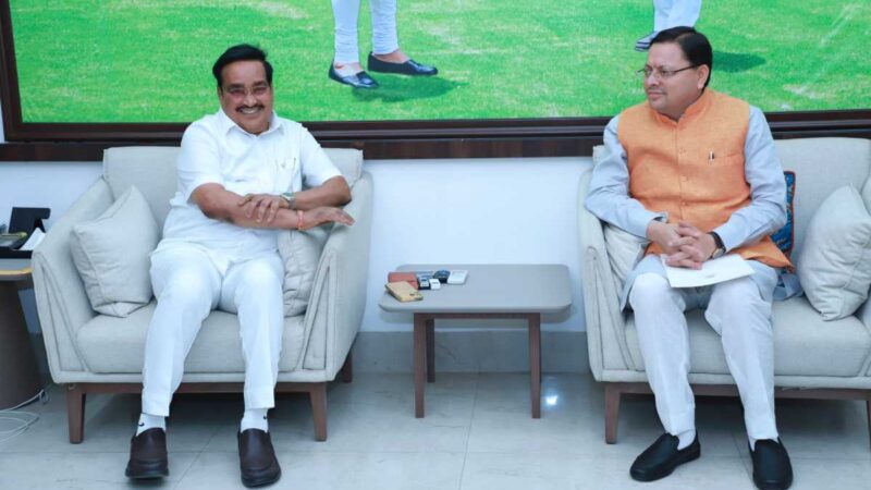 मुख्यमंत्री पुष्कर सिंह धामी ने नई दिल्ली में जलशक्ति मंत्री सी आर पाटिल से शिष्टाचार भेंट की