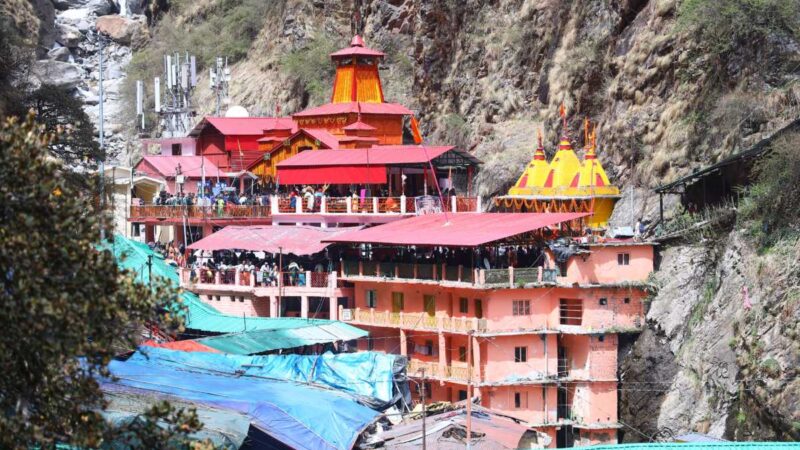 गंगोत्री यमुनोत्री कपाटोद्घाटन के अवसर पर मुख्यमंत्री ने की विशेष पूजा-अर्चना