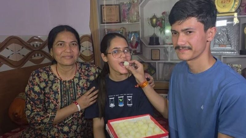 अनुष्का राणा ने किया 12वीं में टॉप, जेईई मेन्स में भी पाई सफलता