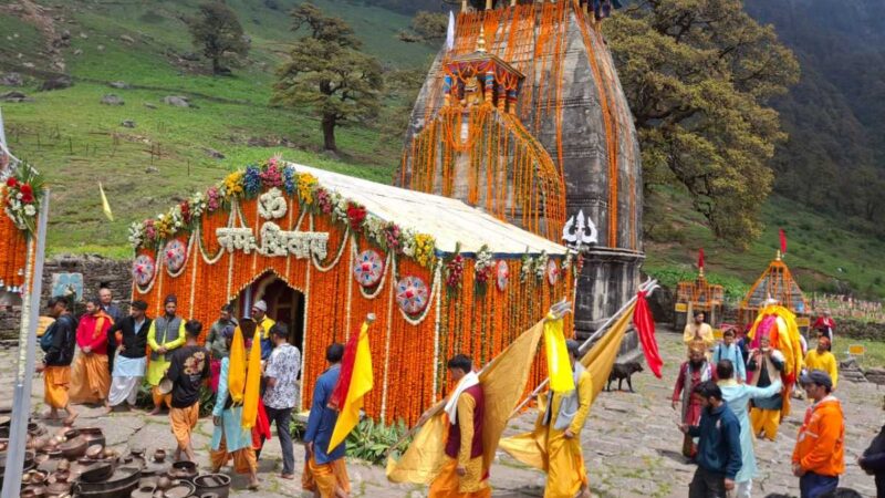 पंच केदारों में द्वितीय केदार के रूप में विश्वविख्यात भगवान मदमहेश्वर के कपाट खुले