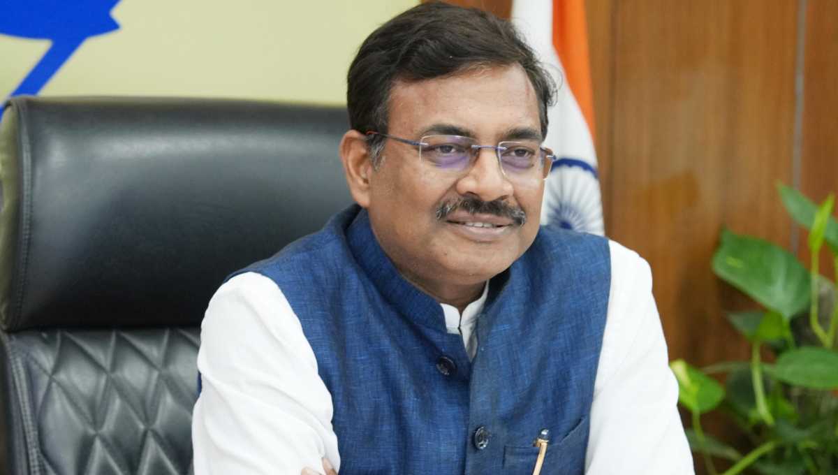 मुख्य सचिव आनंद बर्द्धन ने सिंचाई विभाग द्वारा जल संरक्षण हेतु बनाये जा रहे चेक डैम की समीक्षा की