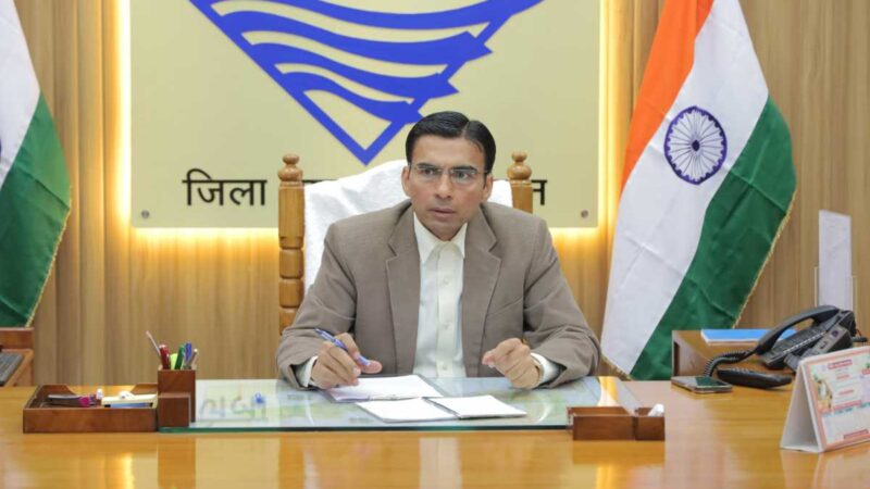ऑन द स्पॉट की दिव्यांग महिला की पेंशन स्वीकृत, निःशुल्क उपलब्ध कराई व्हीलचेयर
