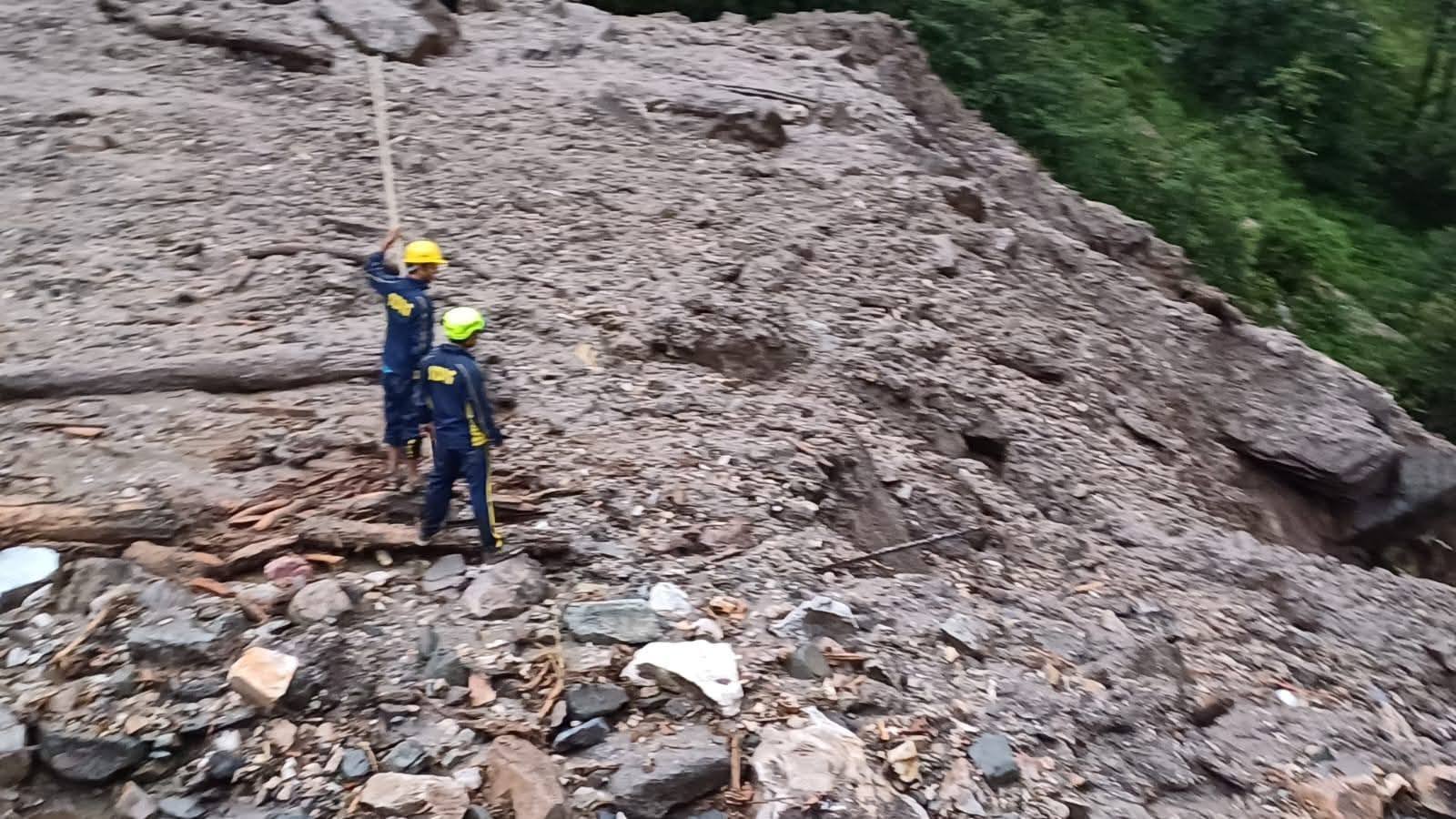 उत्तराखंड के उत्तरकाशी में फटा बादल, 18 किमी दूर मिले 2 मजदूरों के शव, 7 की तलाश