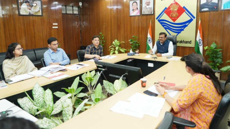 मुख्य सचिव आनंद बर्धन की अध्यक्षता में उत्तराखंड नागरिक उड्डयन (सिविल एविएशन) की समीक्षा बैठक की गई