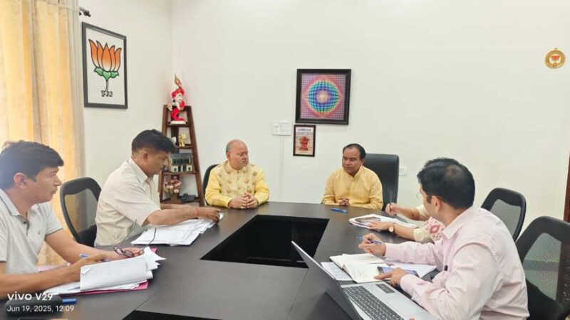 मुख्यमंत्री ने दी विभिन्न विकास योजनाओं की वित्तीय स्वीकृति