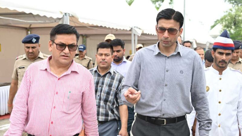 डीएम का ऋषिकेश में चारधाम यात्रा व्यवस्था का  निरीक्षण