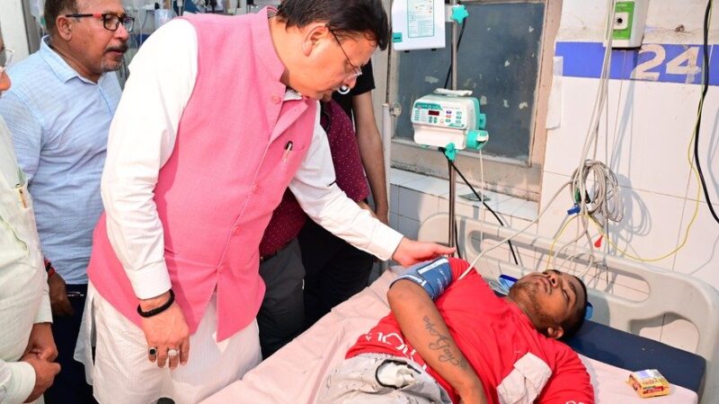 मुख्यमंत्री धामी ने एम्स ऋषिकेश में भर्ती घायल श्रद्धालुओं का हालचाल जाना