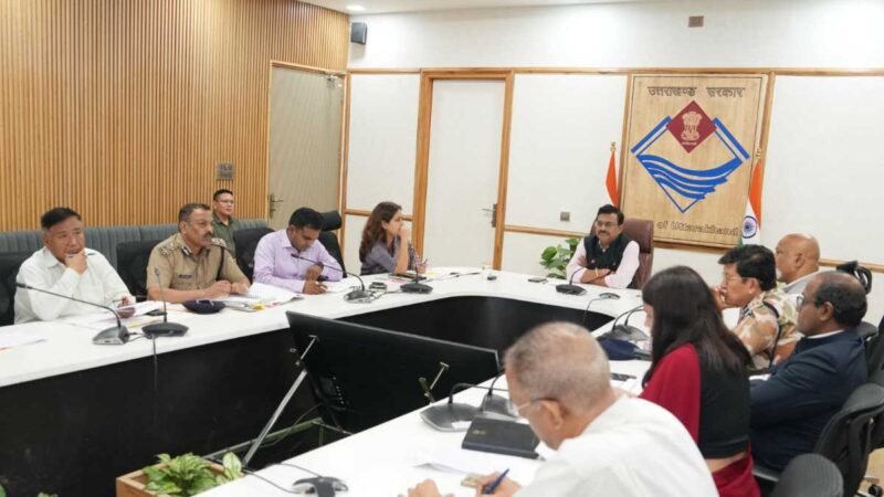 मुख्य सचिव आनन्द बर्द्धन की अध्यक्षता में वाइब्रेंट विलेज योजना से सम्बन्धित बैठक आयोजित हुई