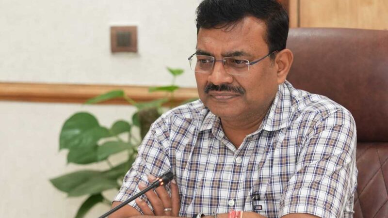 मुख्य सचिव ने राजस्व अभिवृद्धि के सम्बन्ध में महत्त्वपूर्ण विभागों के साथ बैठक ली
