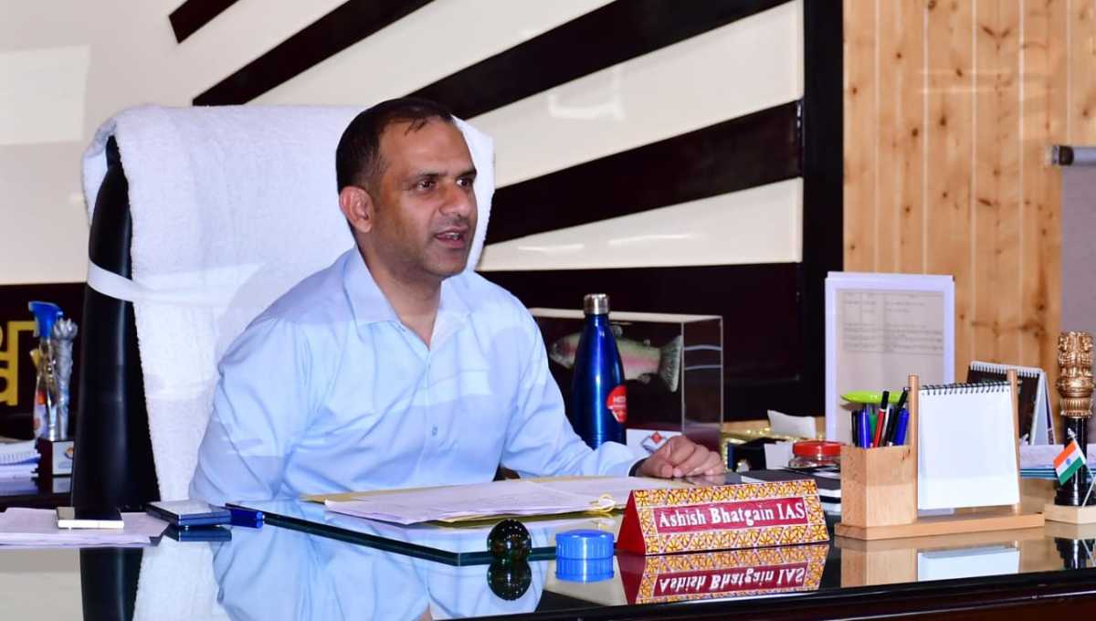 जिलाधिकारी आशीष भटगाई के नेतृत्व में इन गांवों के विस्थापन को मिली स्वीकृति