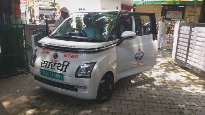 डीएम सविन ने एक बार फिर पेश की मानवता की मिसाल, असहाय, अनाथ और लाचार राजू को दिया सहारा