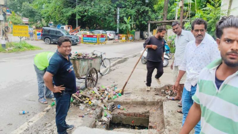 दून अस्पताल, बंजारावाला, व प्रिंस चौक पर जलभराव, सीवर लाईन चोक की शिकायत मिलते ही समाधान