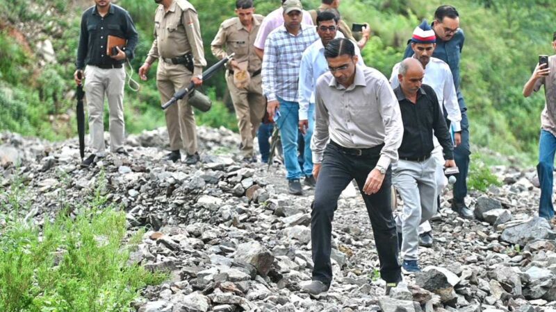 डीएम ने किया कमिटमेंट पूरा; फंड जारी; युद्धस्तर पर कार्य करने के एजेंसियों को निर्देश