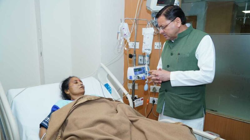 मुख्यमंत्री धामी ने मैक्स अस्पताल, देहरादून में भर्ती पूर्व विधायक श्रीमती मुन्नी देवी शाह की कुशलक्षेम  जानी