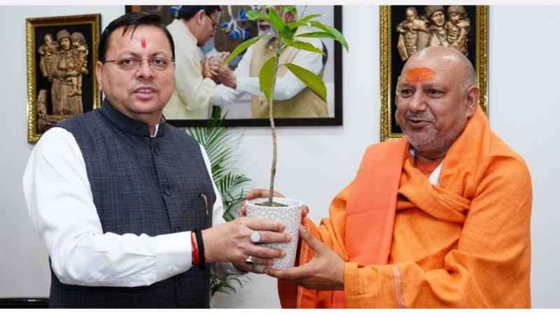 स्वामी यतींद्रानंद गिरी महाराज ने की सीएम से भेंट