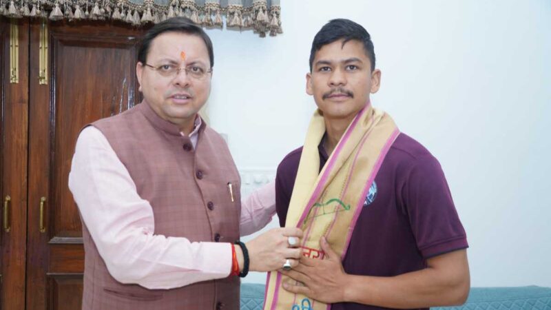 मुख्यमंत्री ने माउंट एवरेस्ट पर सफलतापूर्वक चढ़ने वाले चम्पावत के वीरेन्द्र को शुभकामनाएं दी