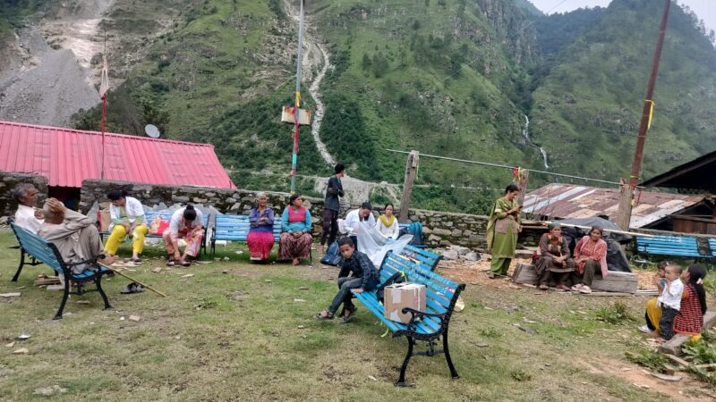 यमुनोत्री के स्यानाचट्टी में आपदा प्रभावित क्षेत्रों में आयोजित हुआ चिकित्सा शिविर