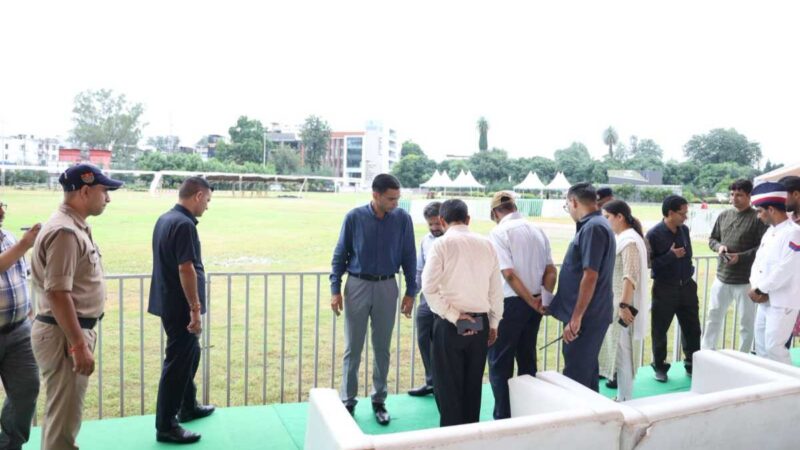 देहरादून परेड ग्राउंड में तैयारियां पूरी, डीएम सविन बंसल ने व्यवस्थाओं का लिया जायजा