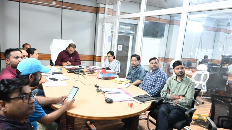 डीएम प्रशांत आर्य ने धराली, हर्षिल स्यानाचट्टी प्रभावित क्षेत्रों में चल रहे राहत कार्यों की जानकारी दी