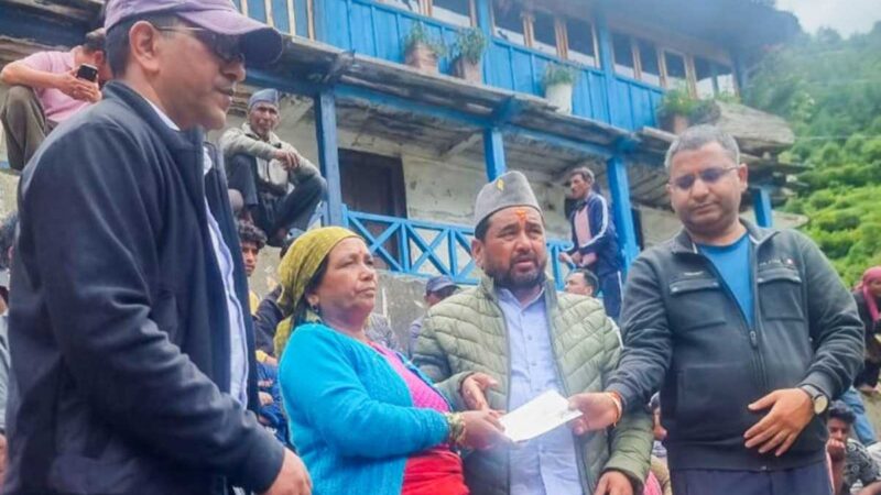 धराली में 98 आपदा प्रभावित परिवारों को मिली पाँच-पाँच लाख रुपये की तत्कालिक सहायता