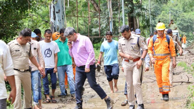 थराली आपदा : राहत एवं बचाव कार्यों में स्वास्थ्य विभाग अलर्ट, मुख्यमंत्री धामी ने दिए त्वरित कार्रवाई के निर्देश