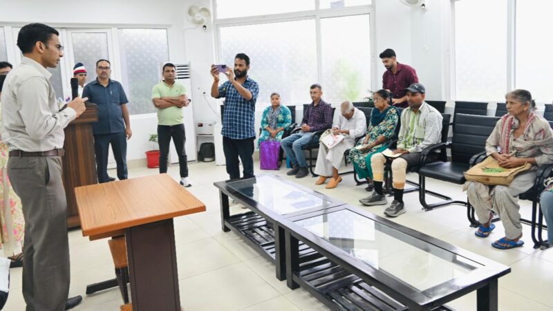 पहल: डीएम सविन बंसल की पहल से असहायों के चेहरे पर लौटी मुस्कान, रायफल फंड से मिली नई जिंदगी… 