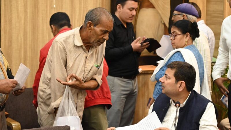 जनता दरबार में 134 फरियादें सुनीं, कई मामलों का मौके पर निस्तारण… 