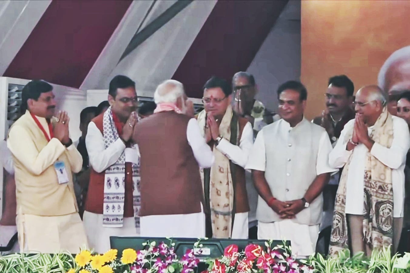 मुख्यमंत्री पुष्कर सिंह धामी पटना (बिहार) में नवनिर्वाचित सरकार के शपथ ग्रहण समारोह में हुए सम्मिलित