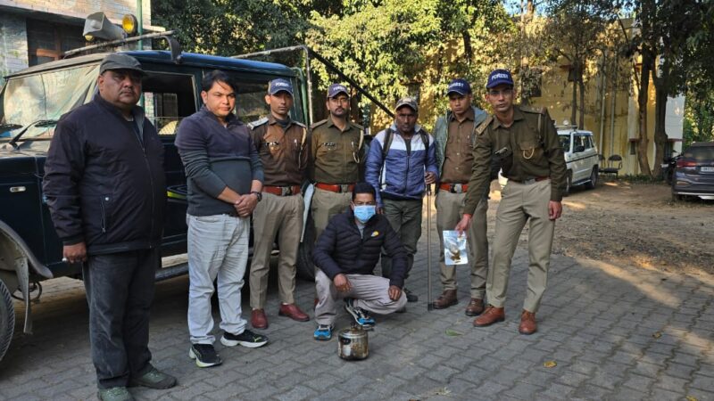 हिमालयन घुरल का अवैध शिकार करने वाले को पकड़ा