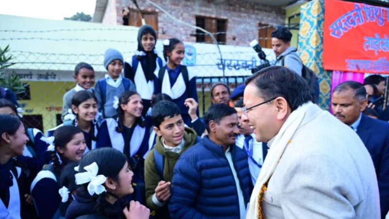 सरस्वती शिशु मंदिर ताड़ीखेत में मुख्यमंत्री का विद्यार्थियों से संवाद
