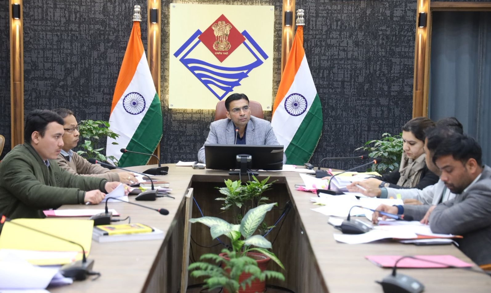लंबित राजस्व वादों पर डीएम सख्त, एक साल पुराने मामलों के शीघ्र निस्तारण के आदेश…