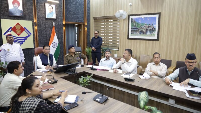 एलपीजी गैस की कालाबाजारी पर सख्त एक्शन, अवैध संग्रहण व रिफिलिंग पर एजेंसी होगी सील; डीएम के निर्देश