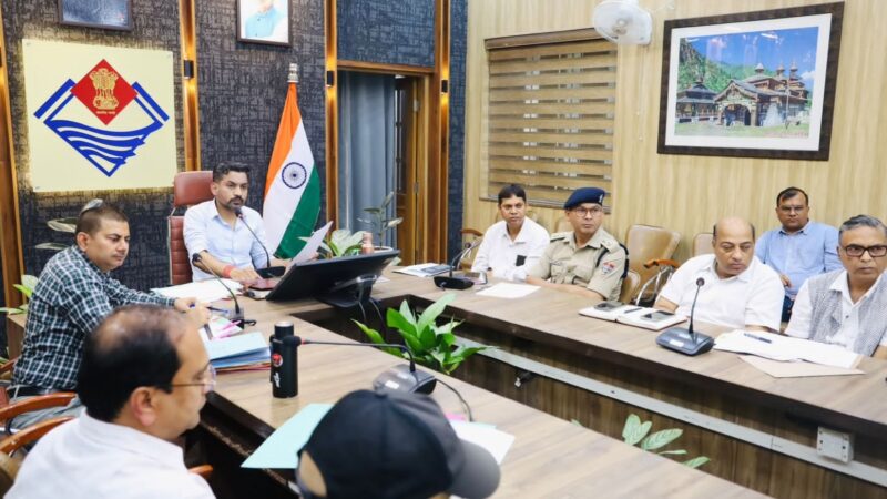 मानसून तैयारियों पर डीएम सख्त, जलभराव, गड्ढों और जर्जर भवनों पर त्वरित कार्रवाई के निर्देश…